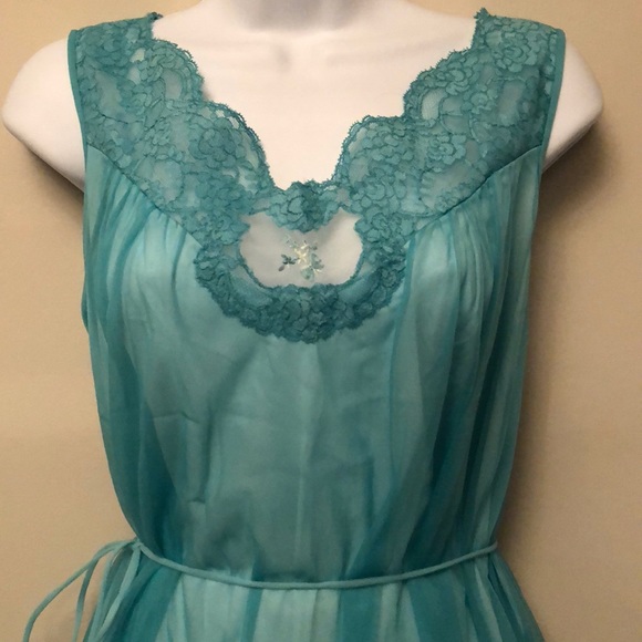 Vintage Peignoir Dress - Picture 2 of 4